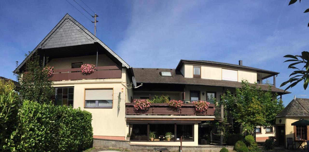 Pension Zum Golfstübchen Echternacherbruck Exterior foto